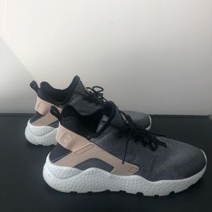 Nike Huarache Women’s Sneakers